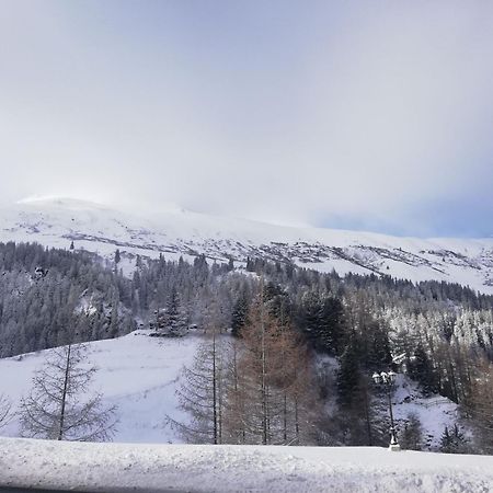 Les Nis Lägenhet Bourg-Saint-Pierre Exteriör bild