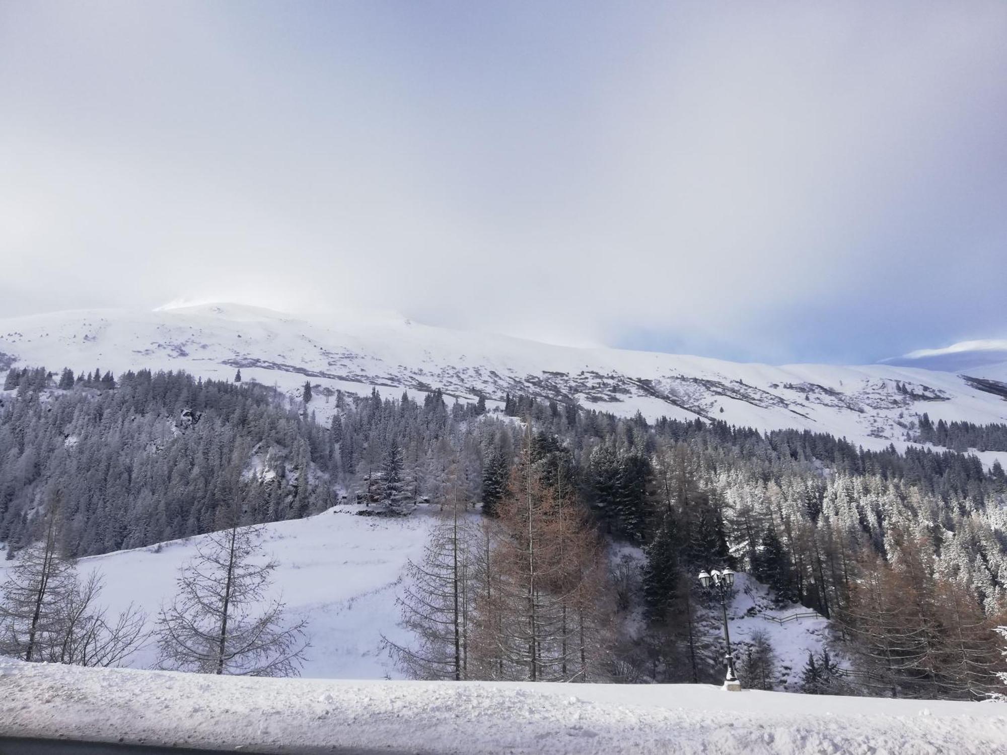 Les Nis Lägenhet Bourg-Saint-Pierre Exteriör bild