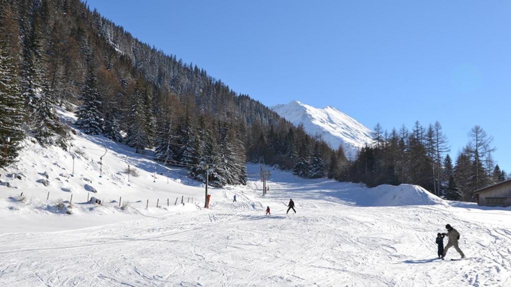 Les Nis Lägenhet Bourg-Saint-Pierre Exteriör bild