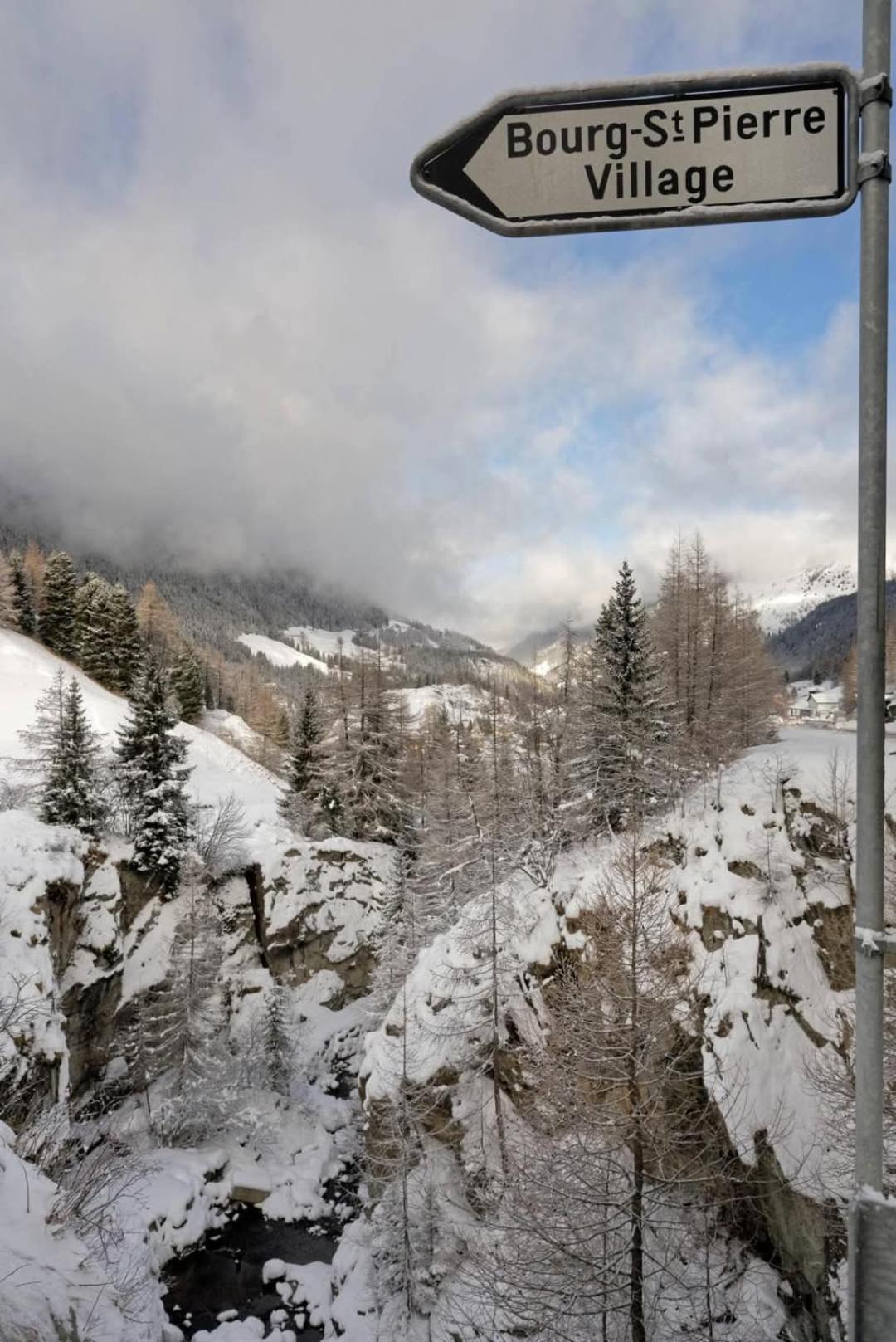 Les Nis Lägenhet Bourg-Saint-Pierre Exteriör bild