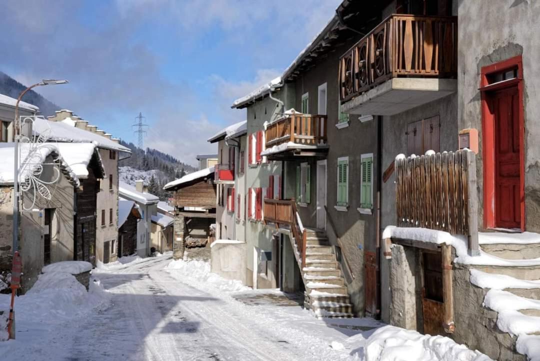Les Nis Lägenhet Bourg-Saint-Pierre Exteriör bild