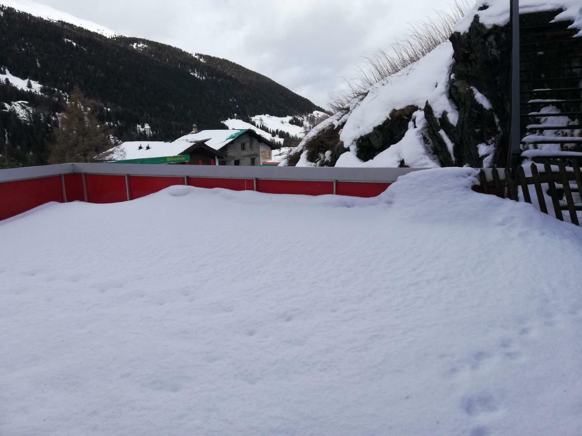 Les Nis Lägenhet Bourg-Saint-Pierre Exteriör bild